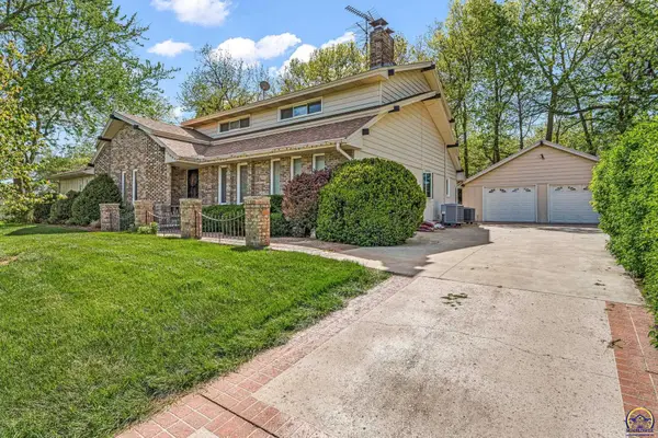 1006 Elm St, Valley Falls, KS 66088