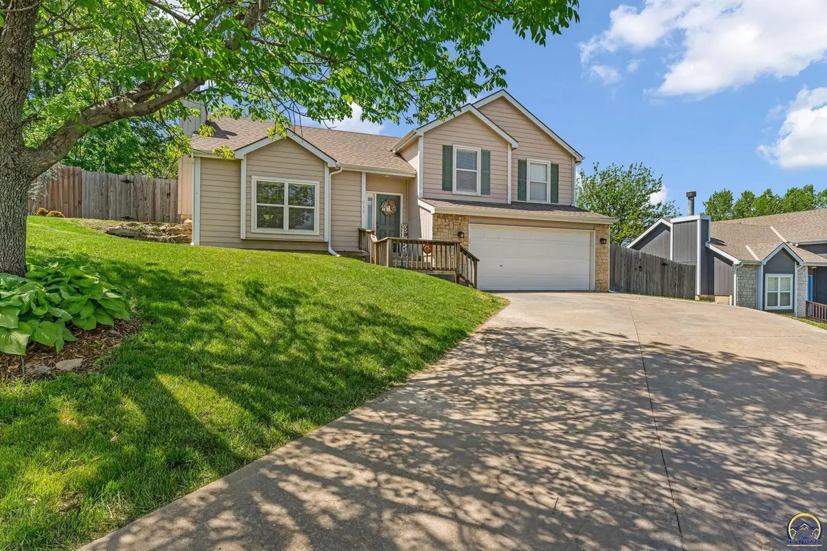 713 N Eagle Pass Dr, Lawrence, KS 66049 - #1