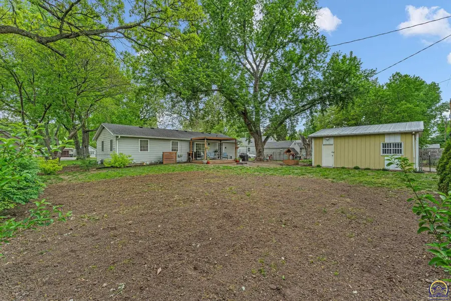 1926 NW Taylor St, Topeka, KS 66608 - #2
