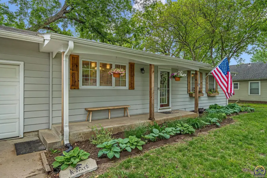 1926 NW Taylor St, Topeka, KS 66608 - #3