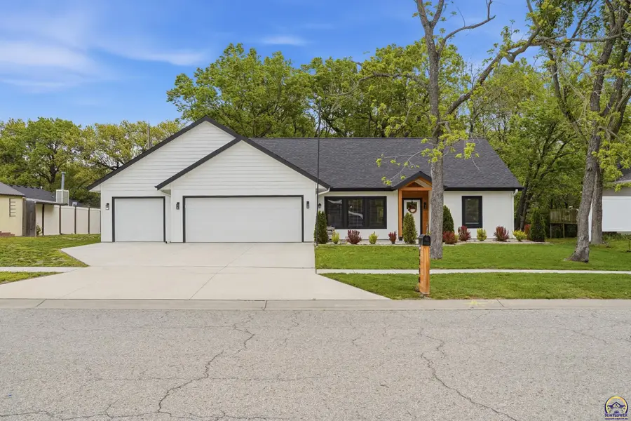 3340 NW Dawdy Ct, Topeka, KS 66618 - #3