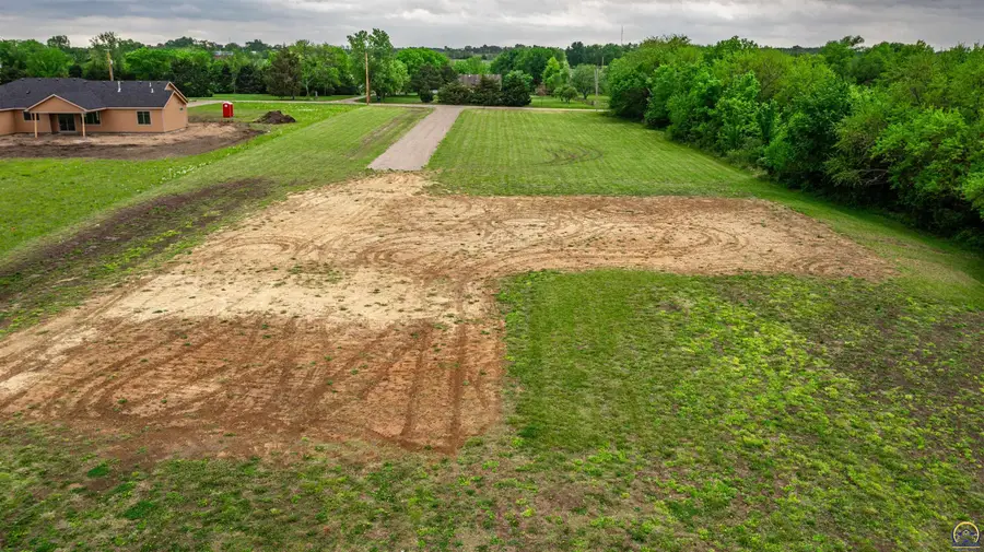 5826 SE 53rd St, Berryton, KS 66409 - #2