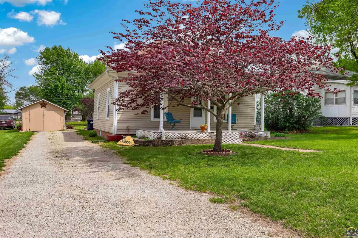 604 Vermont Ave, Holton, KS 66436 - #1