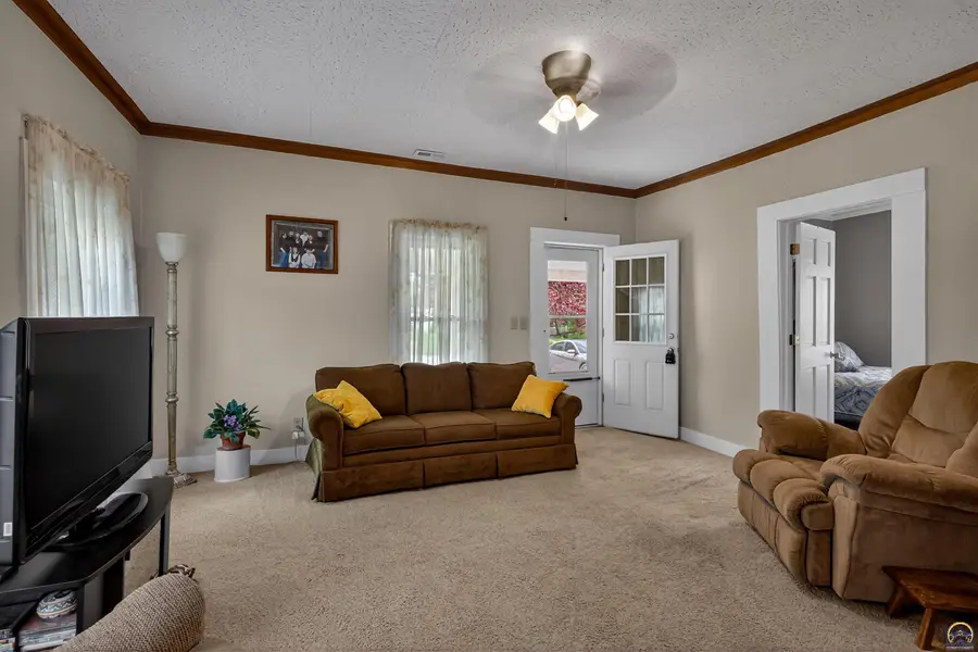 604 Vermont Ave, Holton, KS 66436 - #2