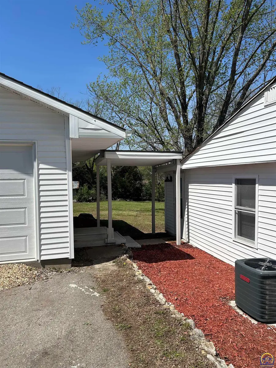 321 SE Baldwin Rd, Topeka, KS 66607 - #3