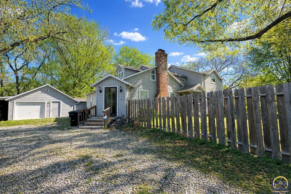 10020 SW Kingston Rd, Wakarusa, KS 66546 - #1