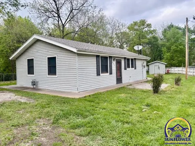 623 E 7th St, Tonganoxie, KS 66086 - #1