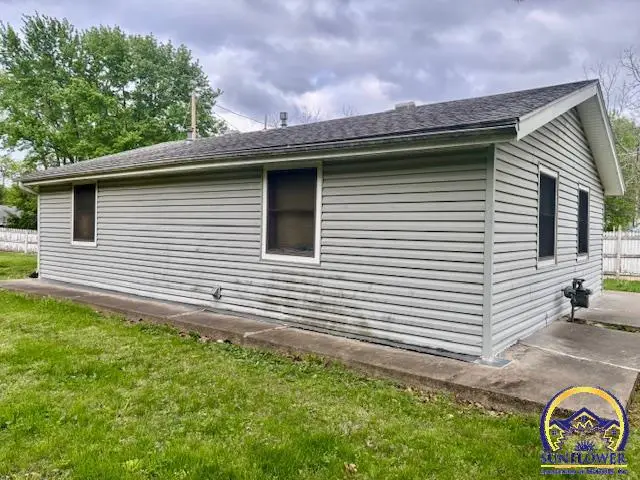 623 E 7th St, Tonganoxie, KS 66086 - #2
