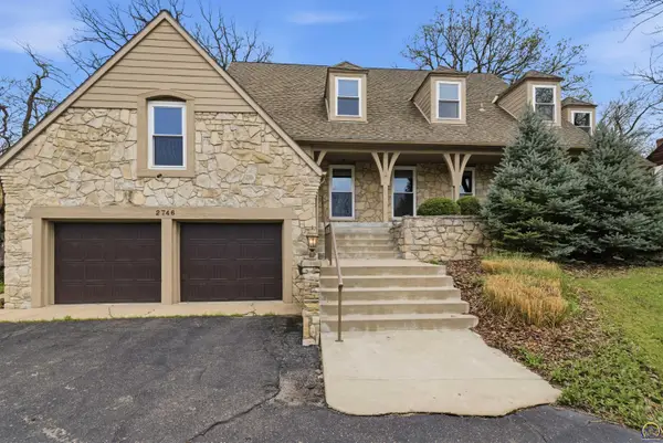 2746 SW Macvicar Ave, Topeka, KS 66611