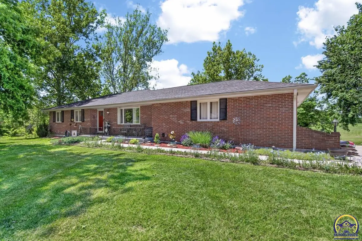 4535 SE Pawnee Dr, Berryton, KS 66409 - #1