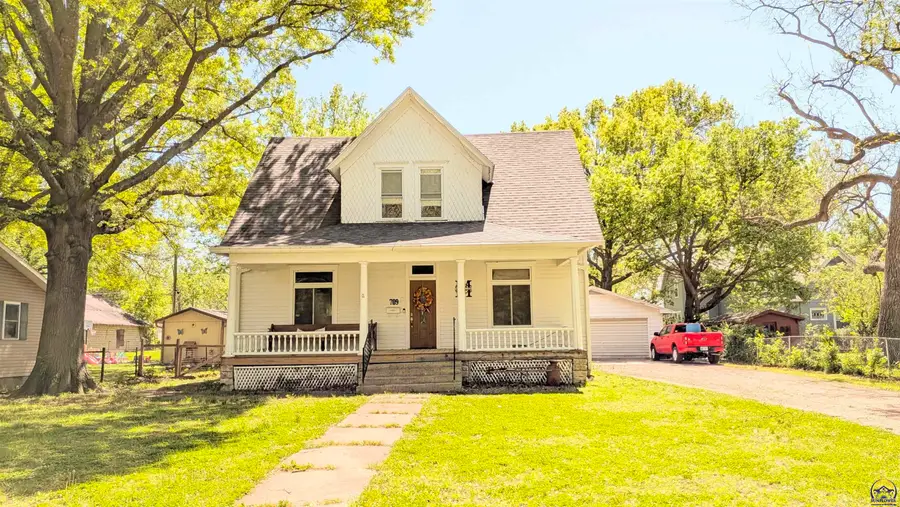 709 E California St, Osage City, KS 66523 - #2