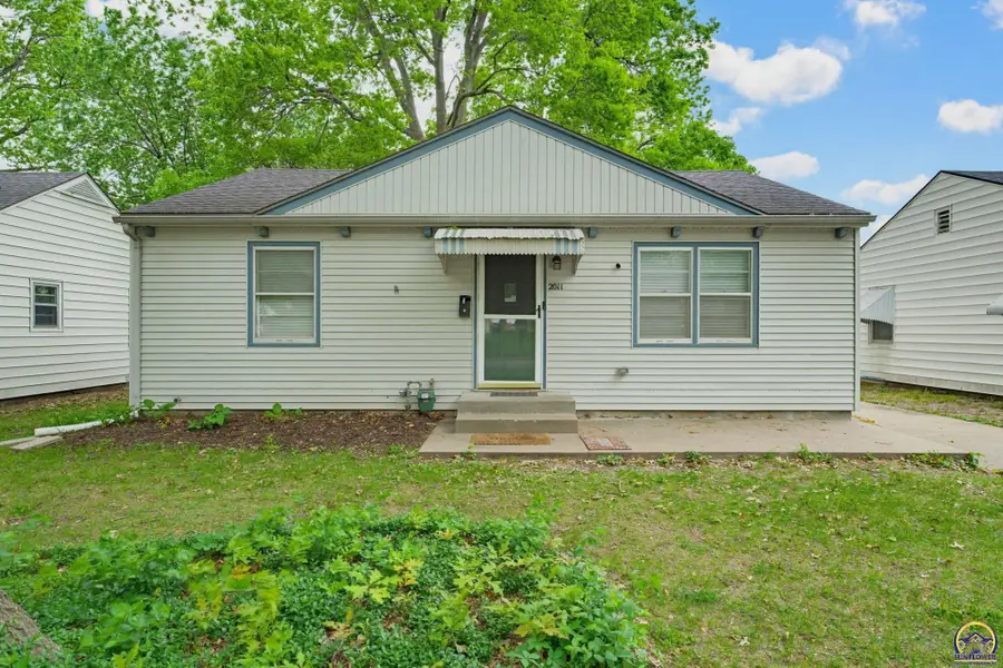 2011 SW Stone Ave, Topeka, KS 66604 - #2