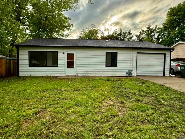 1531 Wedgewood Dr, Lawrence, KS 66044