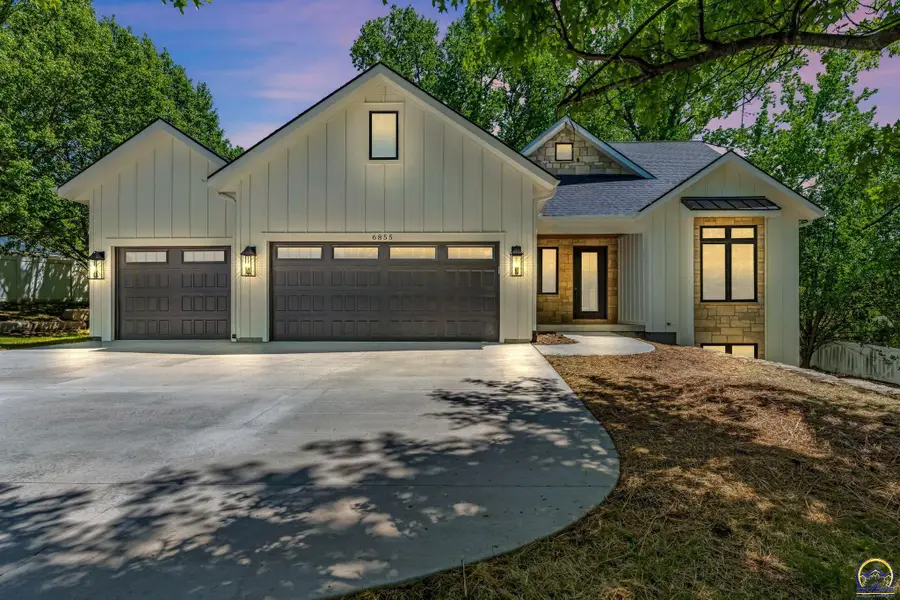 6855 SW Aylesbury Rd, Topeka, KS 66610 - #2