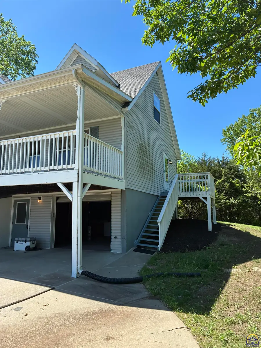 1216 N Seminole Dr, Saint Marys, KS 66536 - #2