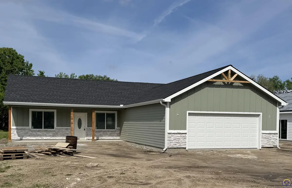409 Broadway St, Belvue, KS 66407 - #1