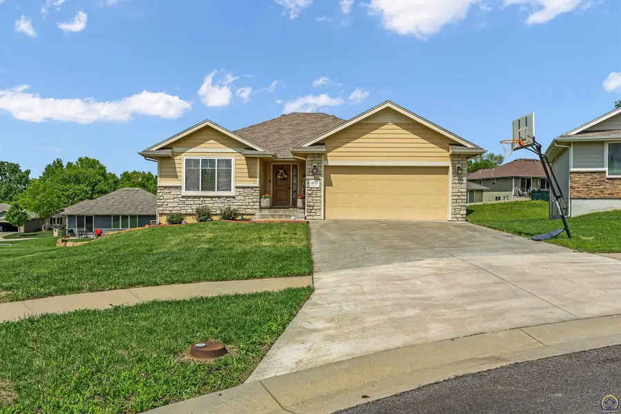 4416 SW Brandywine Ln, Topeka, KS 66610 - #2