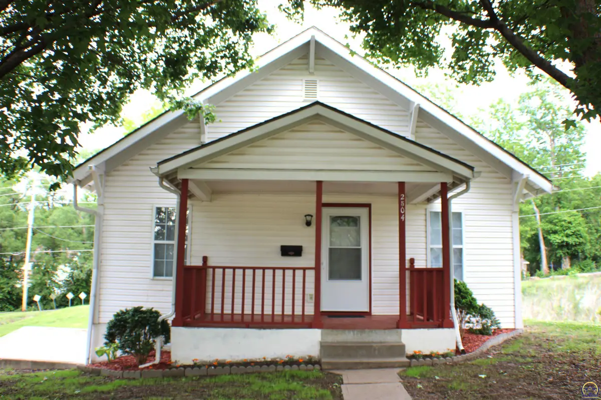 2504 SW Central Park Ave, Topeka, KS 66611 - #1