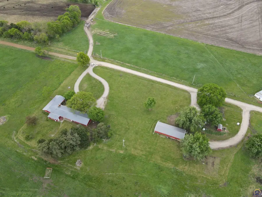 15358 294th St, Whiting, KS 66552 - #2