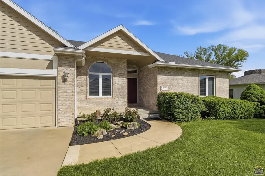 4500 SW Moundview Dr, Topeka, KS 66610 - #2