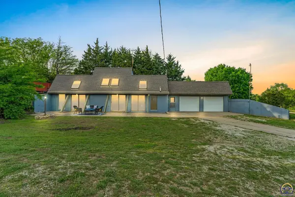 3325 NW Pipkin Rd, Topeka, KS 66618