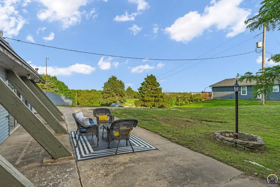 3325 NW Pipkin Rd, Topeka, KS 66618 - #2