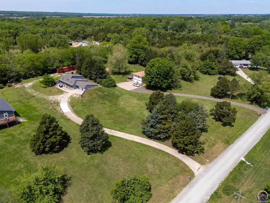 3325 NW Pipkin Rd, Topeka, KS 66618 - #3