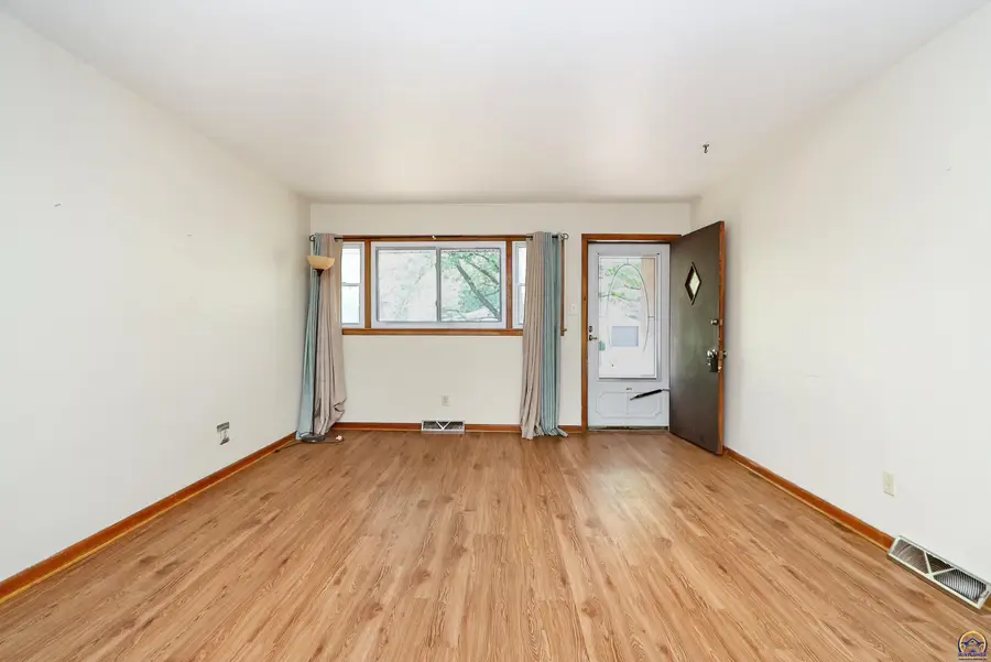 1757 Vaughn Dr, Manhattan, KS 66502 - #3