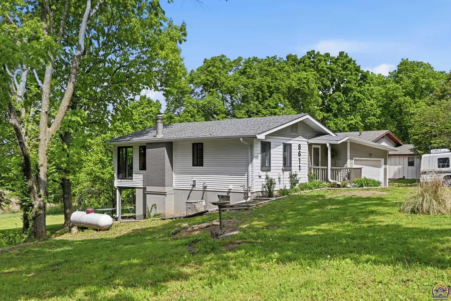 8611 SW Longview Dr, Ozawkie, KS 66070 - #2