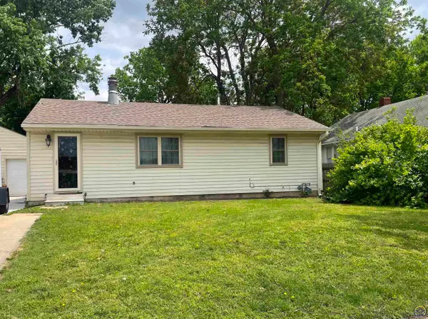 238 SW Macvicar Ave, Topeka, KS 66606