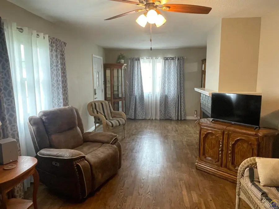 238 SW Macvicar Ave, Topeka, KS 66606 - #2