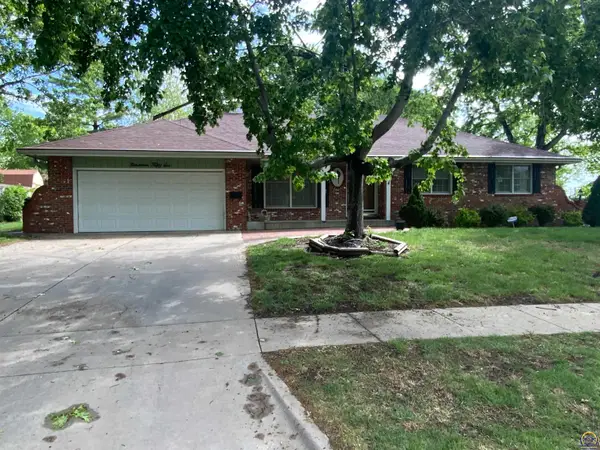 1956 SW Navajo Ln, Topeka, KS 66604