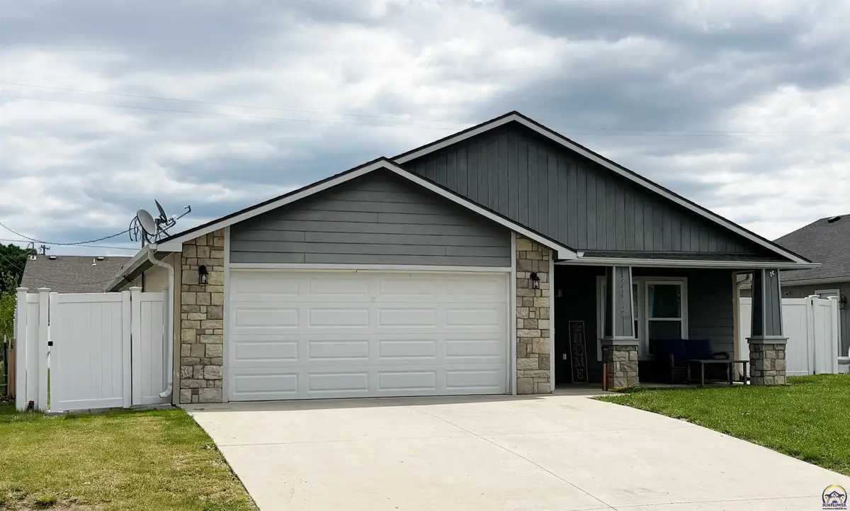 7012 SW Wheatfield Ln, Topeka, KS 66619 - #1