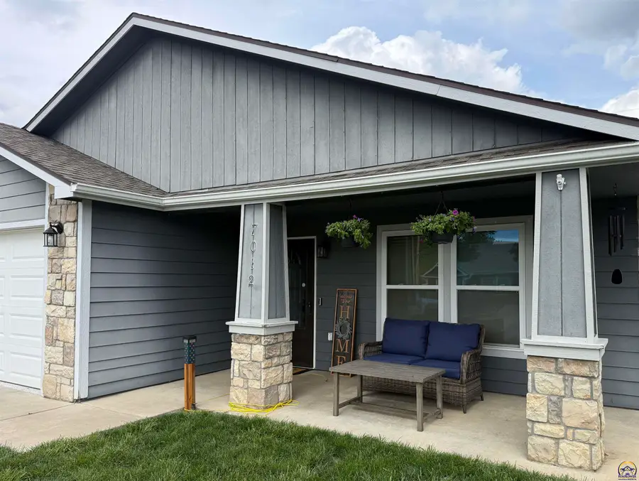7012 SW Wheatfield Ln, Topeka, KS 66619 - #2