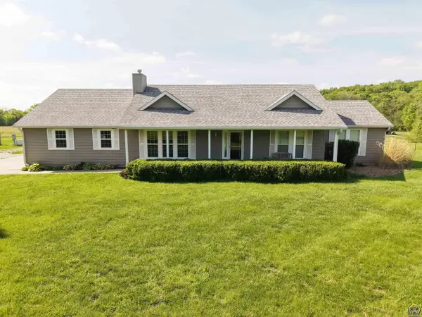 25029 Dehoff Rd, Tonganoxie, KS 66086