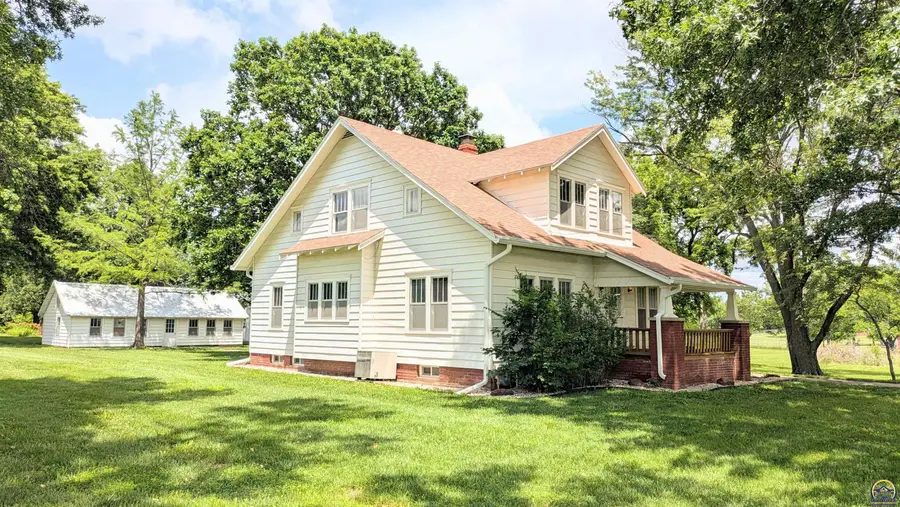 1830 E 6th Ave, Emporia, KS 66801 - #2