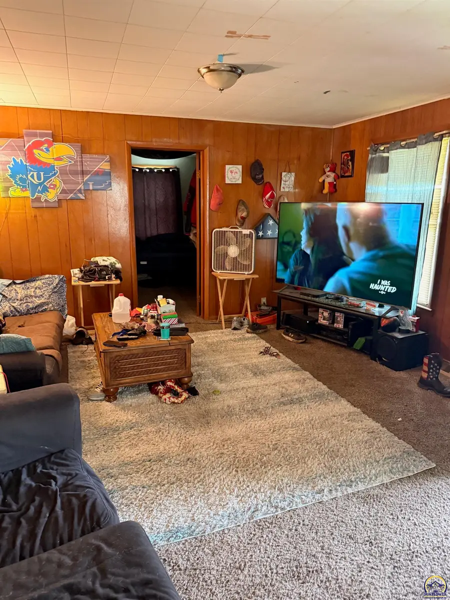 423 NE Wilson Ave, Topeka, KS 66616 - #2