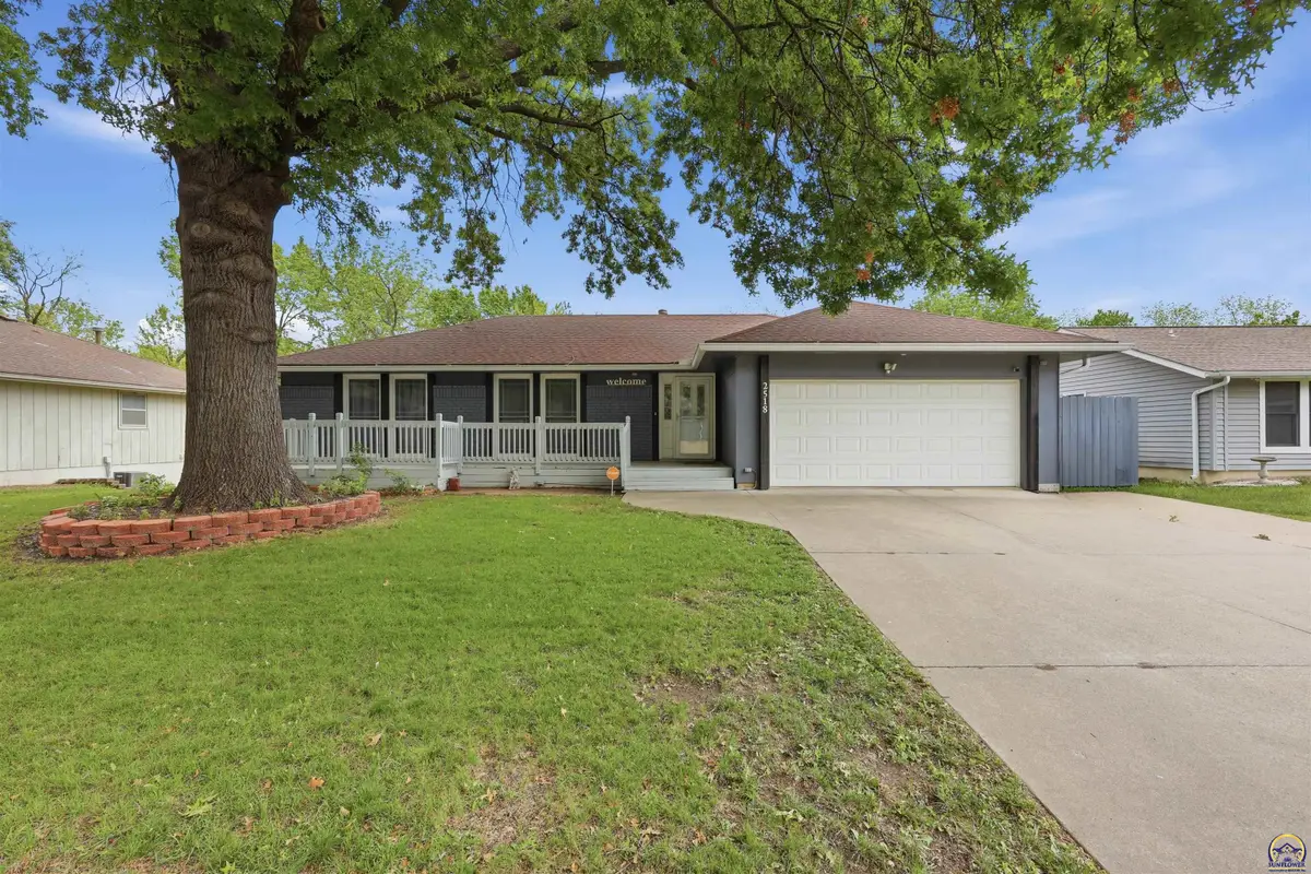 2518 SW Arrowhead Rd, Topeka, KS 66614 - #1