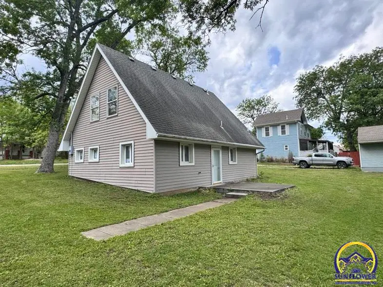 621 S Ash St, Lyndon, KS 66451 - #1