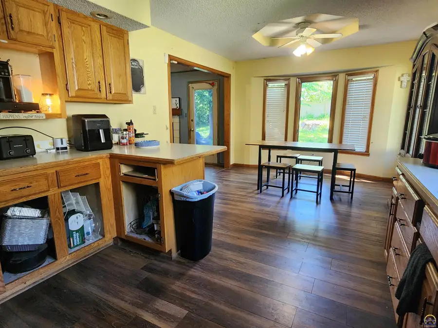 6741 SW Hamptonshire Ln, Topeka, KS 66614 - #3