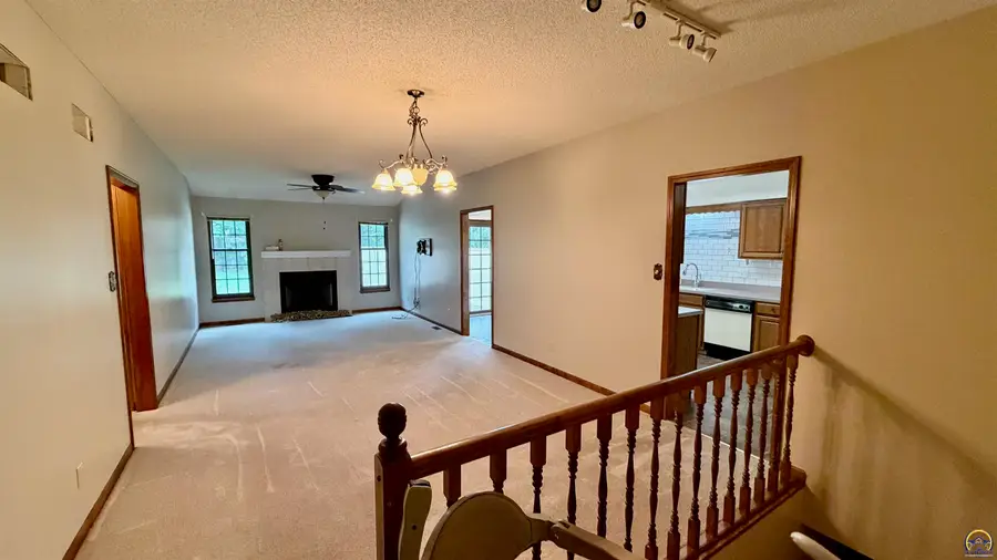 5626 SW Barrington Ct N, Topeka, KS 66614 - #2