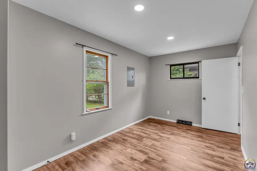 2121 SW Jewell Ave, Topeka, KS 66611 - #3