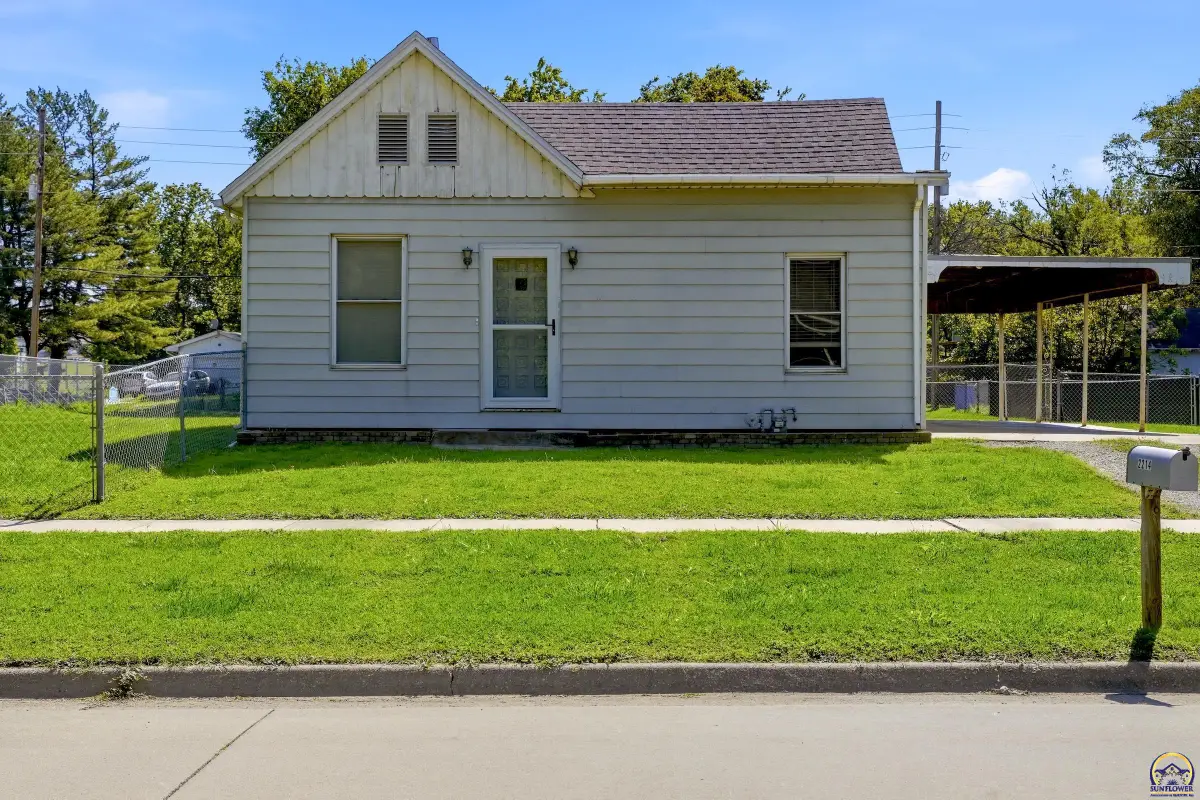 2214 SW Central Park Ave, Topeka, KS 66611 - #1