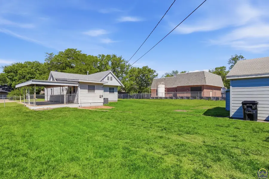 2214 SW Central Park Ave, Topeka, KS 66611 - #3