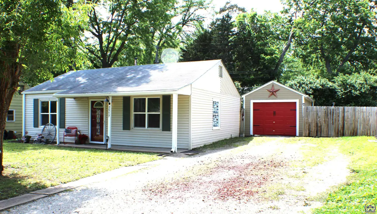 2517 SW Morningside Rd, Topeka, KS 66614 - #1