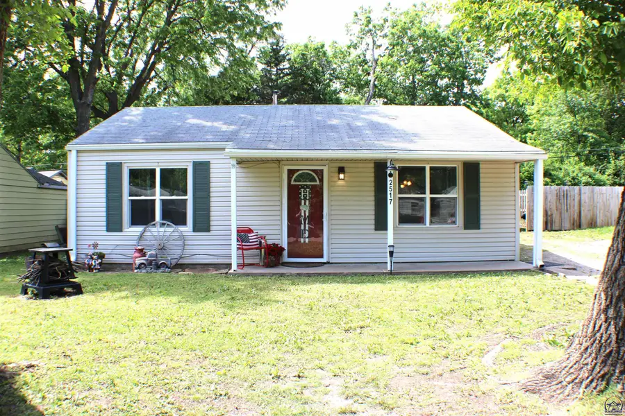 2517 SW Morningside Rd, Topeka, KS 66614 - #2