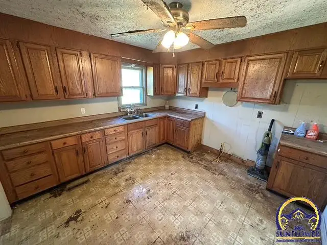 715 Boone St, Madison, KS 66801 - #2