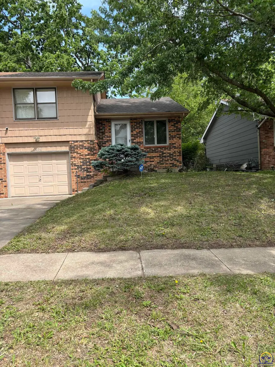 3626 SW Cambridge Ave, Topeka, KS 66614 - #2