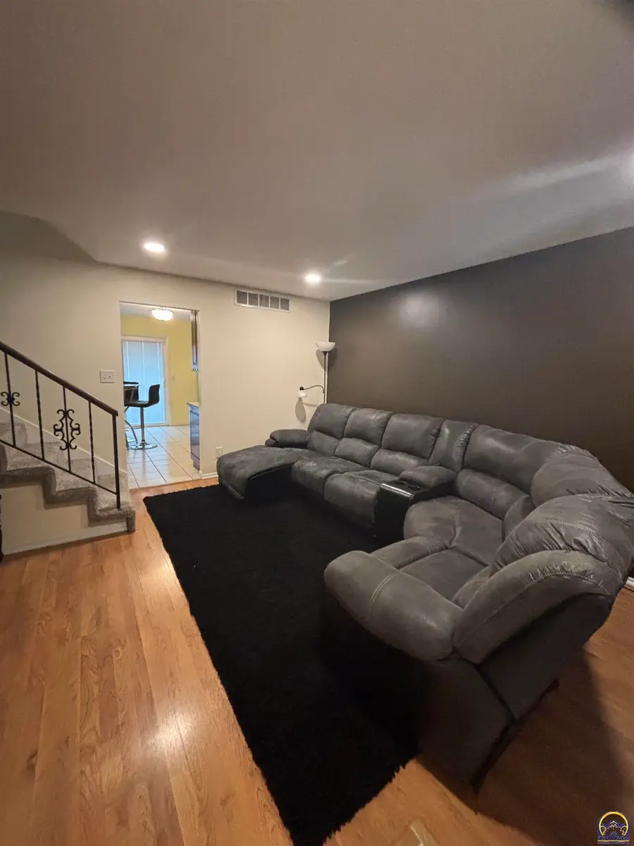 3626 SW Cambridge Ave, Topeka, KS 66614 - #3