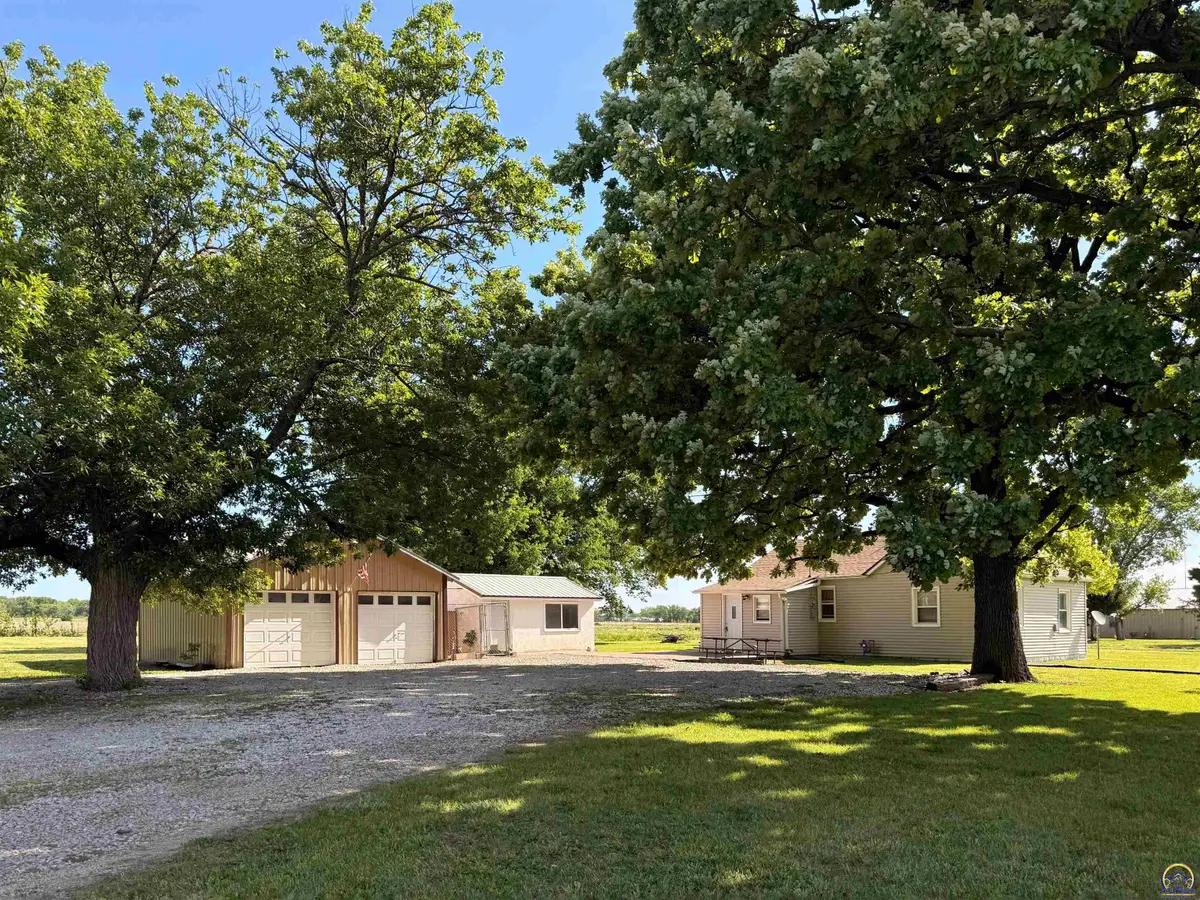 632 Withrow St, Osage City, KS 66523 - #1